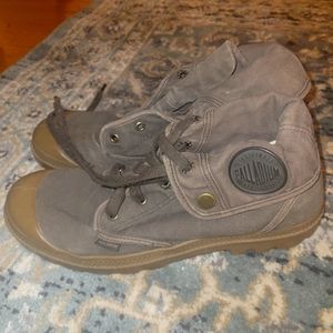 Womens Palladium ankel boots grey 10